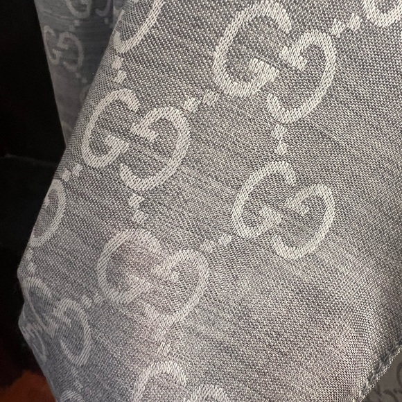 Gucci NWT silk & wool long GG shawls NEW, choose color when you buy - Picture 8 of 16